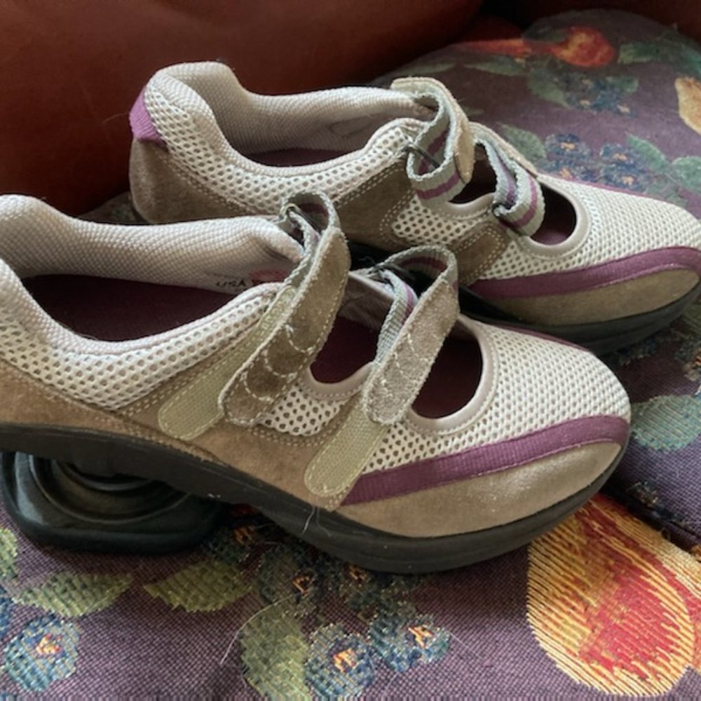 Z-coil size 7 shoes